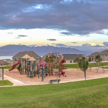 Bahçesi ve Utah göl ve dağ evleri