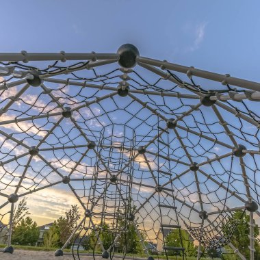 Gökyüzü ve kubbe ip dagci gördüm evler