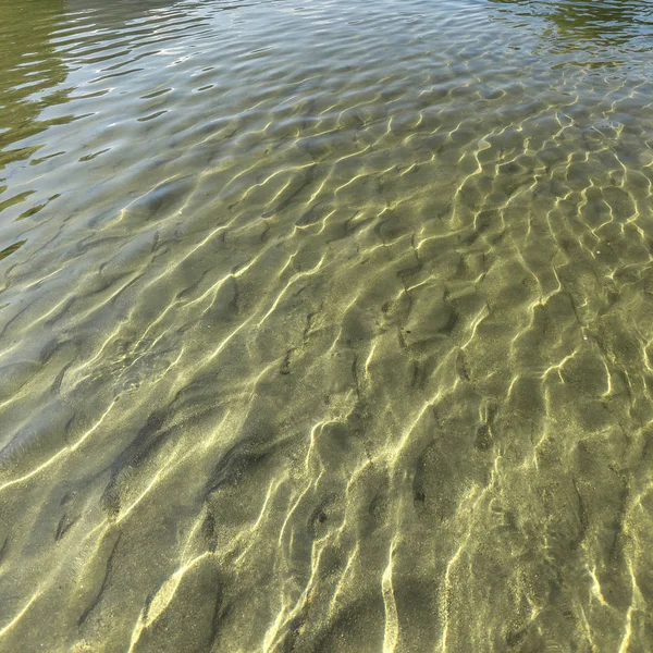 Reflekterande Wenatchee River i Leavenworth Wa dag — Stockfoto