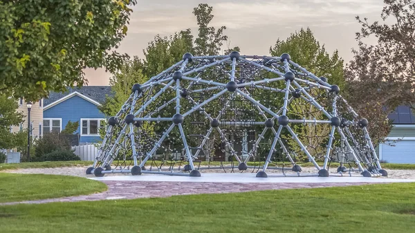 Rope climbing frame with a geodesic dome shape