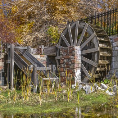Salt Lake City'deki havuzda su çarkı