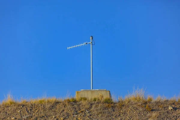 Antena de rádio no telhado de um bunker em Utah — Fotografia de Stock