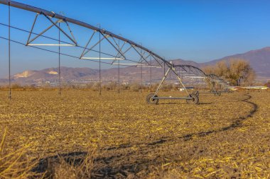 Center pivot sulama sisteminin geniş açılı görünüş