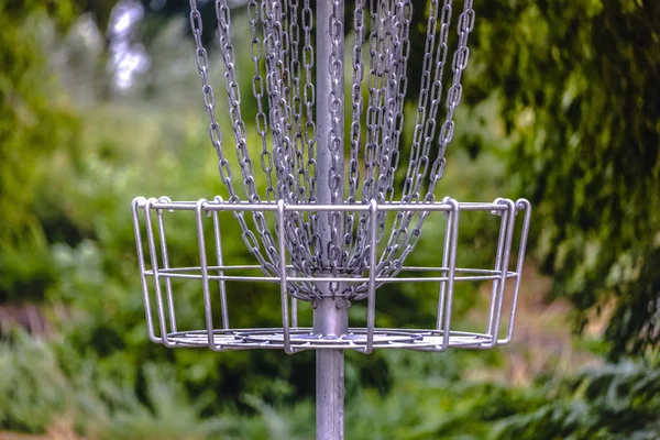 De mand van de doelstelling van de Frisbee golf of Disc Golf — Stockfoto