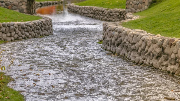 Fluxo brilhante e cintilante em Salt Lake City Utah — Fotografia de Stock