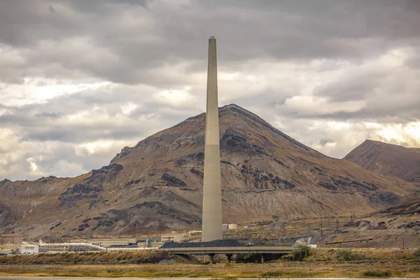 Věž a hory v Great Salt Lake City v Utahu — Stock fotografie