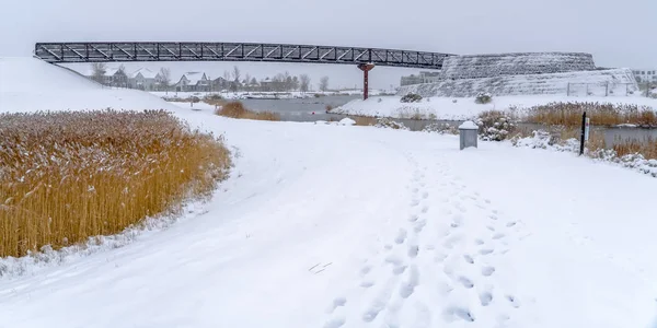 Hermoso paisaje de invierno con vista al lago en Utah — Foto de Stock