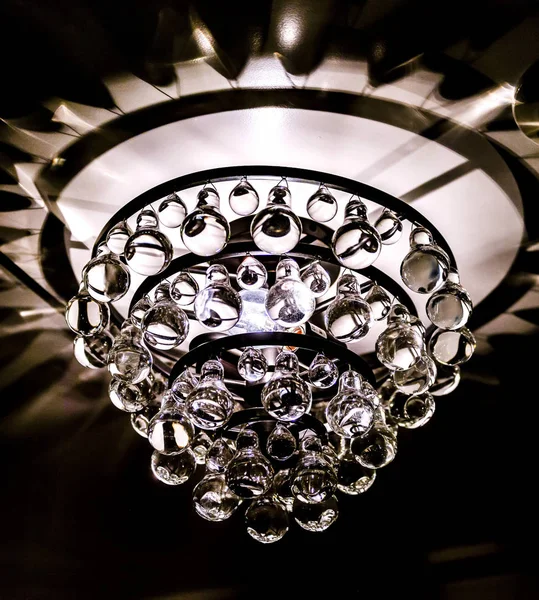 Dekoratif tavan ışık cam balonlar ile — Stok fotoğraf
