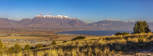 Utah Valley i jezioro z góry i niebieski niebo — Zdjęcie stockowe