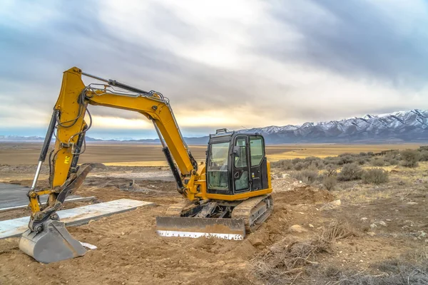 Excavator with grader blade in Utah Valley — Stock Photo, Image