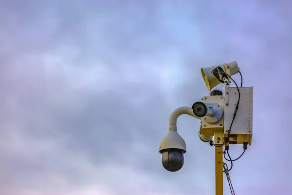 Κάμερα ασφαλείας ενάντια ουρανό στη Χαραυγή Γιούτα — Φωτογραφία Αρχείου