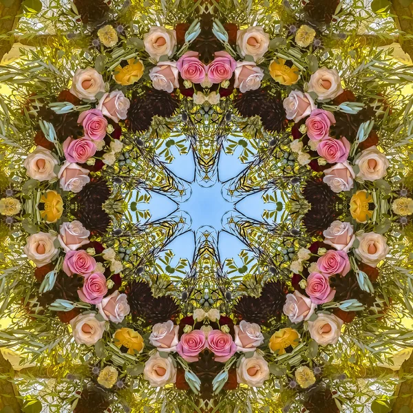 Blumen Kreisförmiger Reflexion Mit Rosen Geometrisches Kaleidoskopmuster Auf Gespiegelter Symmetrieachse — Stockfoto