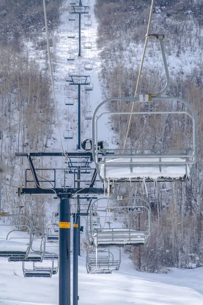 Ascenseurs donnant sur le paysage enneigé dans l'Utah — Photo