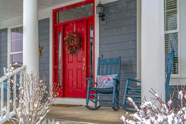 Winter view of home with red door and front porch — Stock Photo, Image