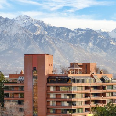 Bina ve Salt Lake City'deki Wasatch dağ