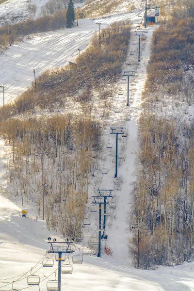 Λιφτ του σκι στο χιονοδρομικό θέρετρο, σε μια ηλιόλουστη ημέρα στο Utah — Φωτογραφία Αρχείου
