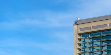 Gözetim video kameraya bir binanın tepesinde