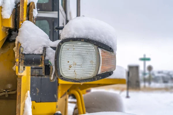 Snowy reflektorów pojazdów budowlanych w Utah — Zdjęcie stockowe