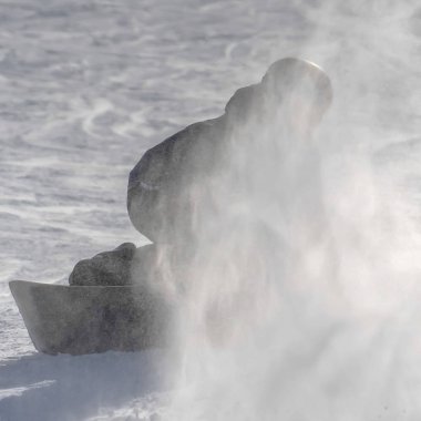 Park City'de güneşli kara karşı kar topu