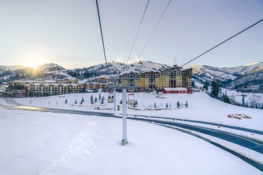 Gün batımında Park City Utah pitoresk Kayak Merkezi