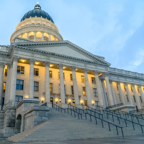 Bejárat a történelmi Utah állami Capital Building — Stock Fotó