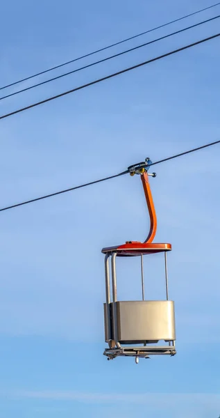 Elevador de esqui contra o céu em um dia ensolarado em Park City — Fotografia de Stock