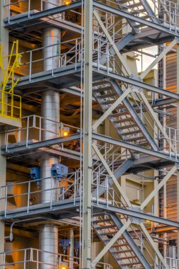 Utah Vadisi'nde bir Elektrik Santrali'nde merdiven uçuş