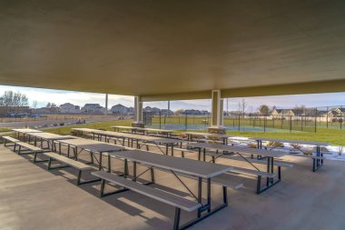 Kartal Dağı Utah parkında masa lar ve banklar