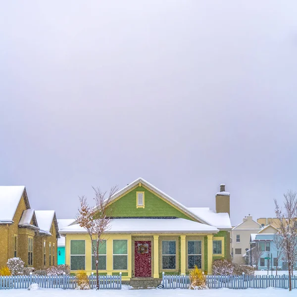 Fasada domu w Daybreak Utah zimą — Zdjęcie stockowe