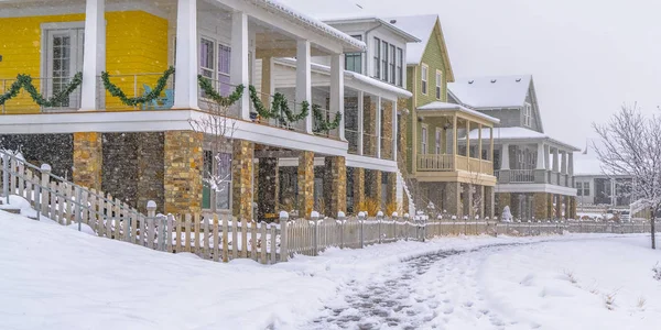 Casas en Daybreak Utah en un día nevado en diciembre — Foto de Stock