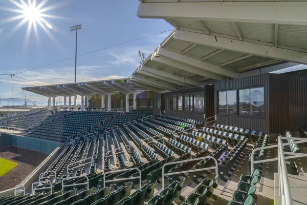 Napfényes helyek és a stadion szobái — Stock Fotó
