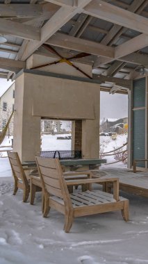 Daybreak Utah bir kulüp binasının Dikey Kar kaplı veranda