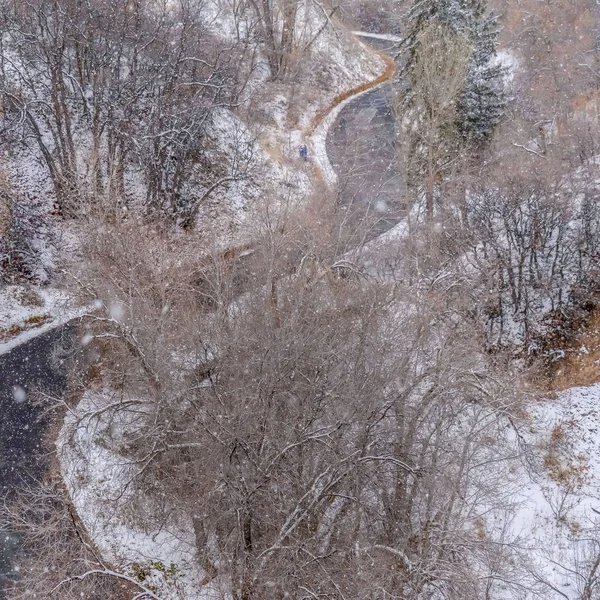 Plaza Camino de invierno en una montaña helada en Salt Lake City — Foto de Stock