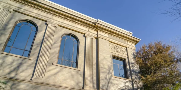 Clear Panorama Beautiful building exterior against clear blue sky on a sunny day — Stock Photo, Image