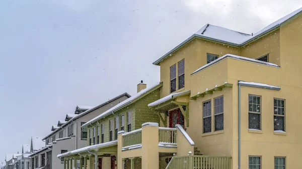 Clear Panorama Wet and snowy pathway in front of adorable homes in Daybreak Utah — Stock Image Clear Panorama Wet and snowy pathway in front of adorable homes in Daybreak Utah Stock Photo