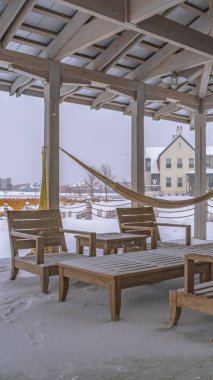 Daybreak Utah bir kulüp binası net Dikey Karlı veranda