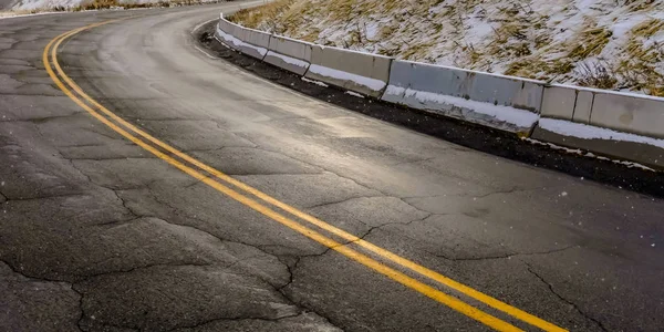 Clear Panorama Road with cracks in Salt Lake City in winter — Stock Photo, Image