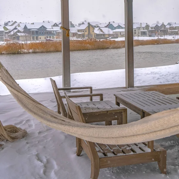 Plaza Clubhouse con vistas al lago Oquirrh en el día de invierno — Foto de Stock