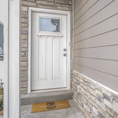 Bir evin entance yansıtıcı cam panel ile Clear Square Beyaz ahşap ön kapı