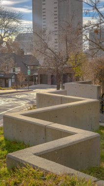 Dikey çerçeve Dış merdivenler bir zig zag beton ba bağlı