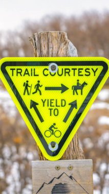 Dikey çerçeve Ters üçgen Trail Nezaket Verim wi imzalamak için