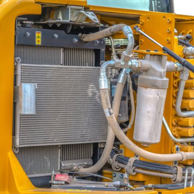 Kare çerçeve Sarı ağır iş makinelerinin motorunun kapatılması