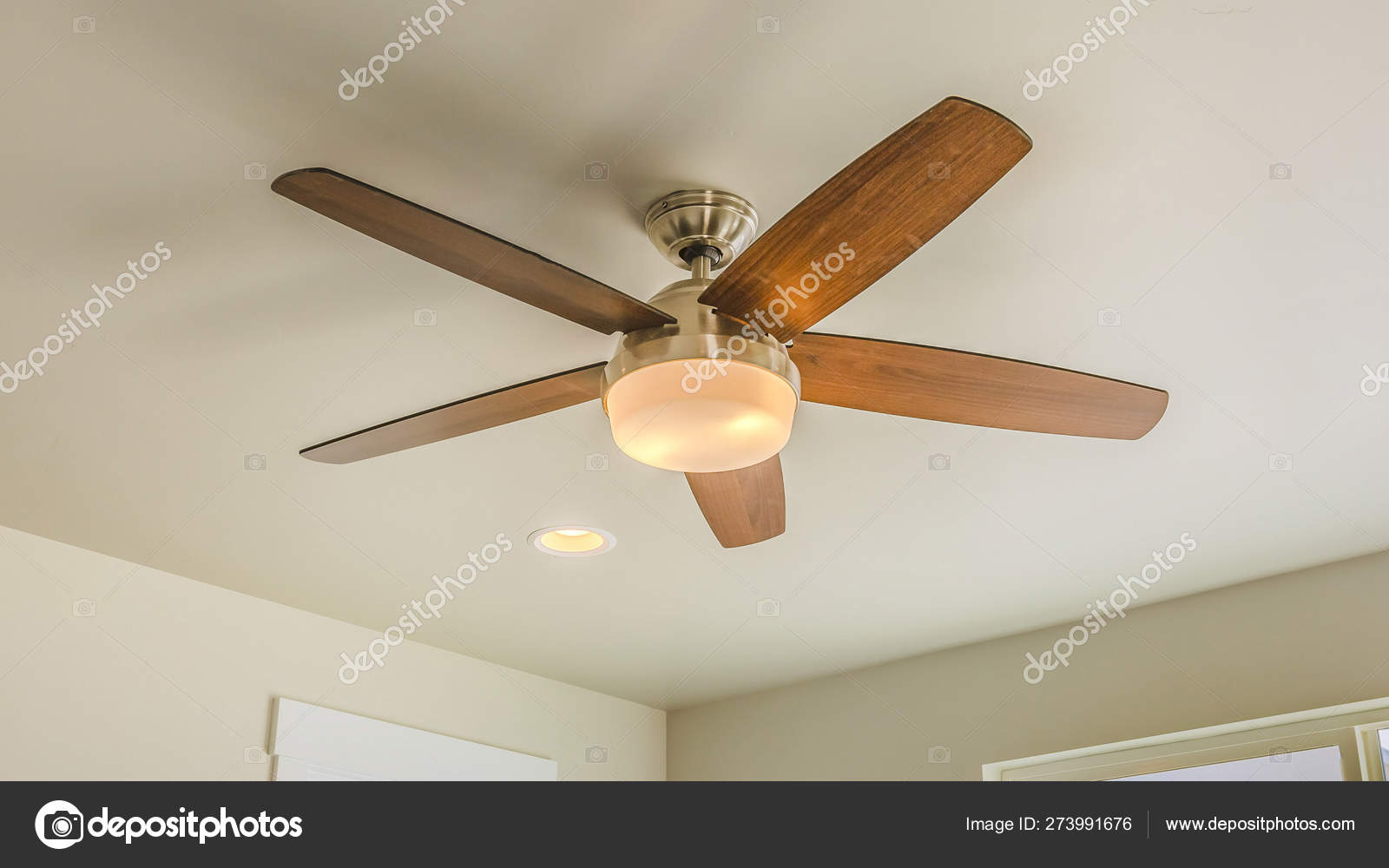Panorama frame Ceiling fan with wooden five blade design and built in light  Stock Photo by ©dropthepress@gmail.com 273991676