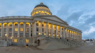 Panorama çerçevesi büyük Utah devlet sermaye Binası Panoraması sıcak ışıklar ile aydınlatılmış