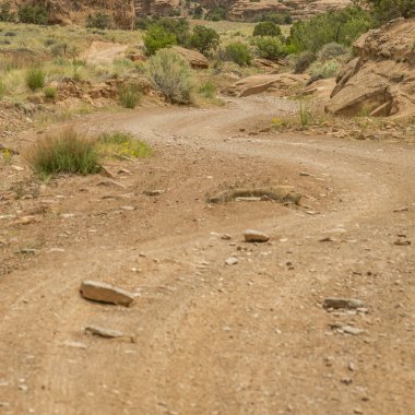 Moab Utah yol geride kayalık sarma