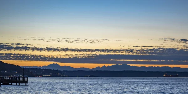 Molo w łodzi i zachód słońca w Tacoma, Washington — Zdjęcie stockowe