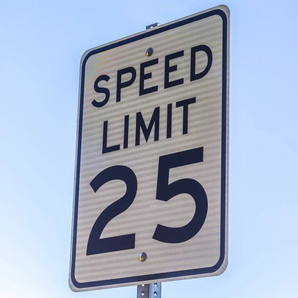 Speed limit road sign against a blue sky — Stock Photo, Image