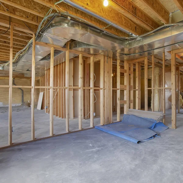 Square House interior under construction with air conditioning ducts on the ceiling — Stock Photo, Image