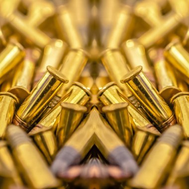 Simetri ekseninde parlak mermi yığını