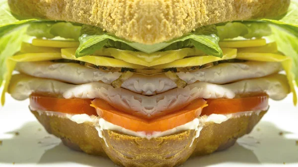 Putensandwich mit Fleisch und Salat — Stockfoto